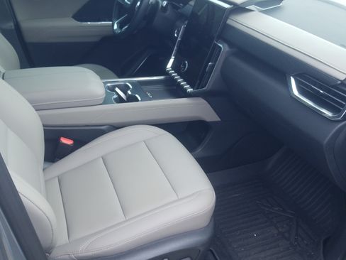 Used 2024 GMC Acadia Elevation FWD image 17