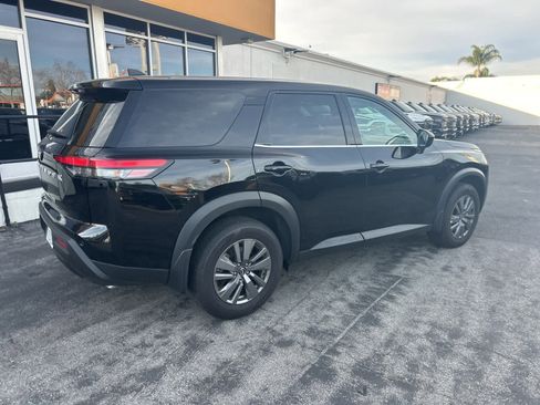 Used 2025 Nissan Pathfinder S image 8