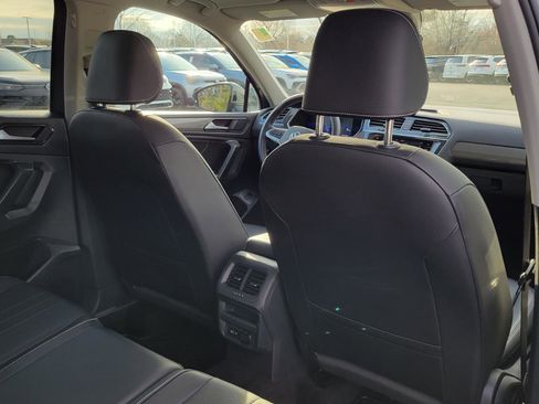 Used 2022 Volkswagen Tiguan SE image 44