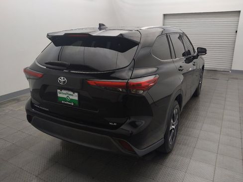 Used 2021 Toyota Highlander XLE FWD image 7