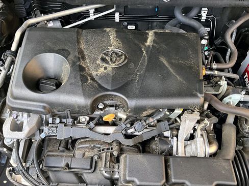 Used 2021 Toyota RAV4 LE FWD image 33