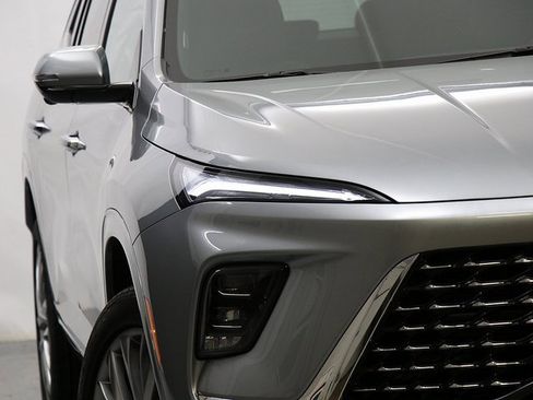 Certified 2025 Buick Enclave Avenir w/ Super Cruise Package image 4