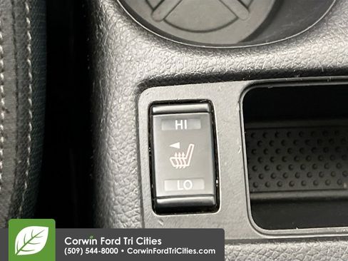 Used 2018 Nissan Rogue SV image 23