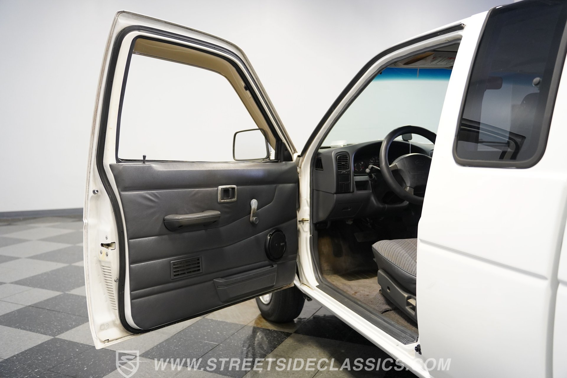Used 1996 Nissan Pickup 2WD King Cab image 37