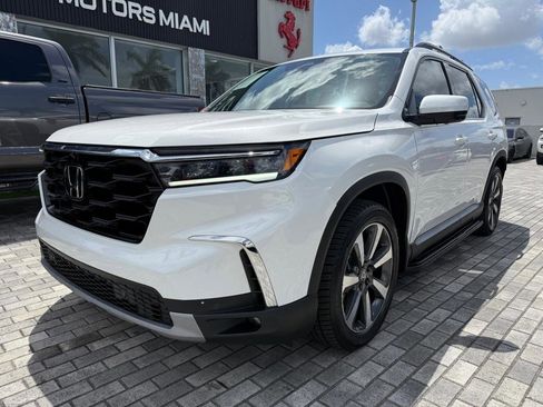 Used 2023 Honda Pilot Elite image 3