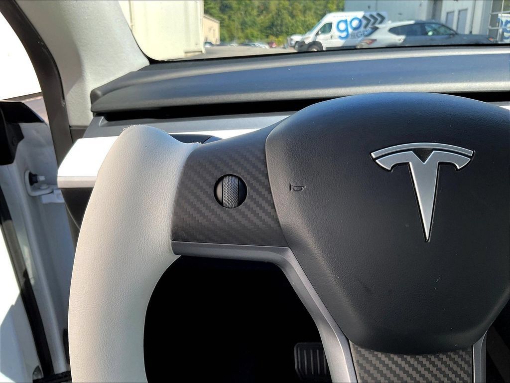 Used 2024 Tesla Model Y Long Range AWD/4WD image 12
