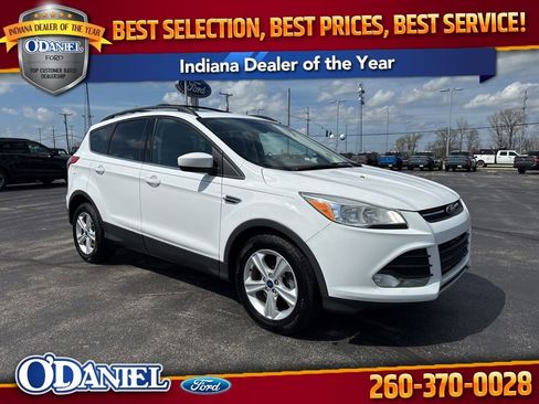 Used 2015 Ford Escape SE w/ Equipment Group 201A image 1