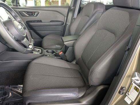 Used 2025 Subaru Forester Premium AWD/4WD image 21