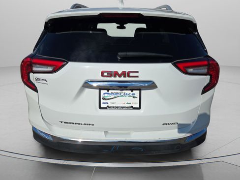Used 2024 GMC Terrain SLT image 6