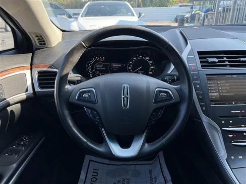 Used 2016 Lincoln MKZ FWD image 18
