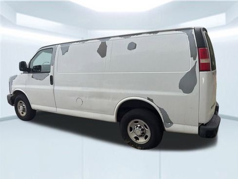 Used 2010 Chevrolet Express 2500 image 8
