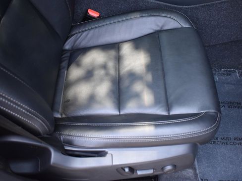 Used 2022 Volvo XC40 T5 Momentum w/ Premium Package image 46