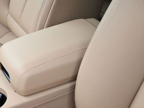 Certified 2026 Porsche Macan AWD/4WD image 21