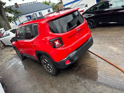 Used 2015 Jeep Renegade Latitude FWD image 4