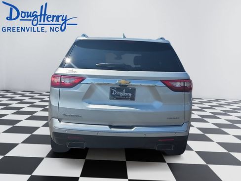Used 2021 Chevrolet Traverse Premier FWD image 4