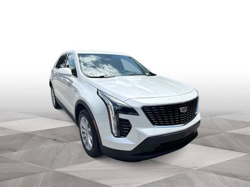 Used 2023 Cadillac XT4 Luxury FWD image 2