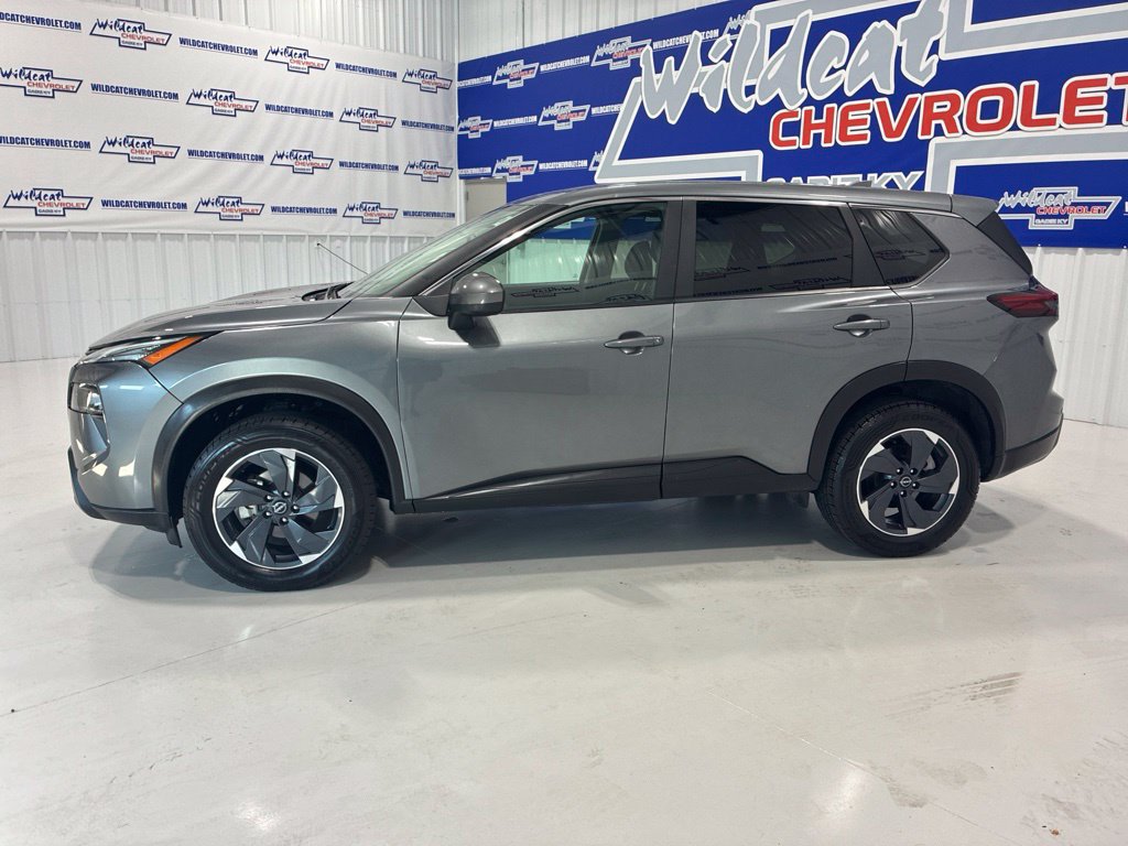 Used 2024 Nissan Rogue SV FWD image 3
