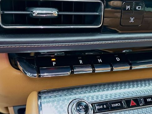 Used 2023 Lincoln Aviator Black Label w/ Dynamic Handling Package image 17