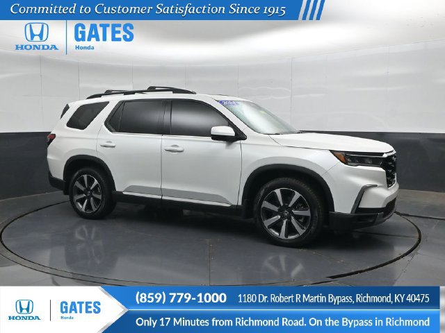 Used 2023 Honda Pilot Touring image 1