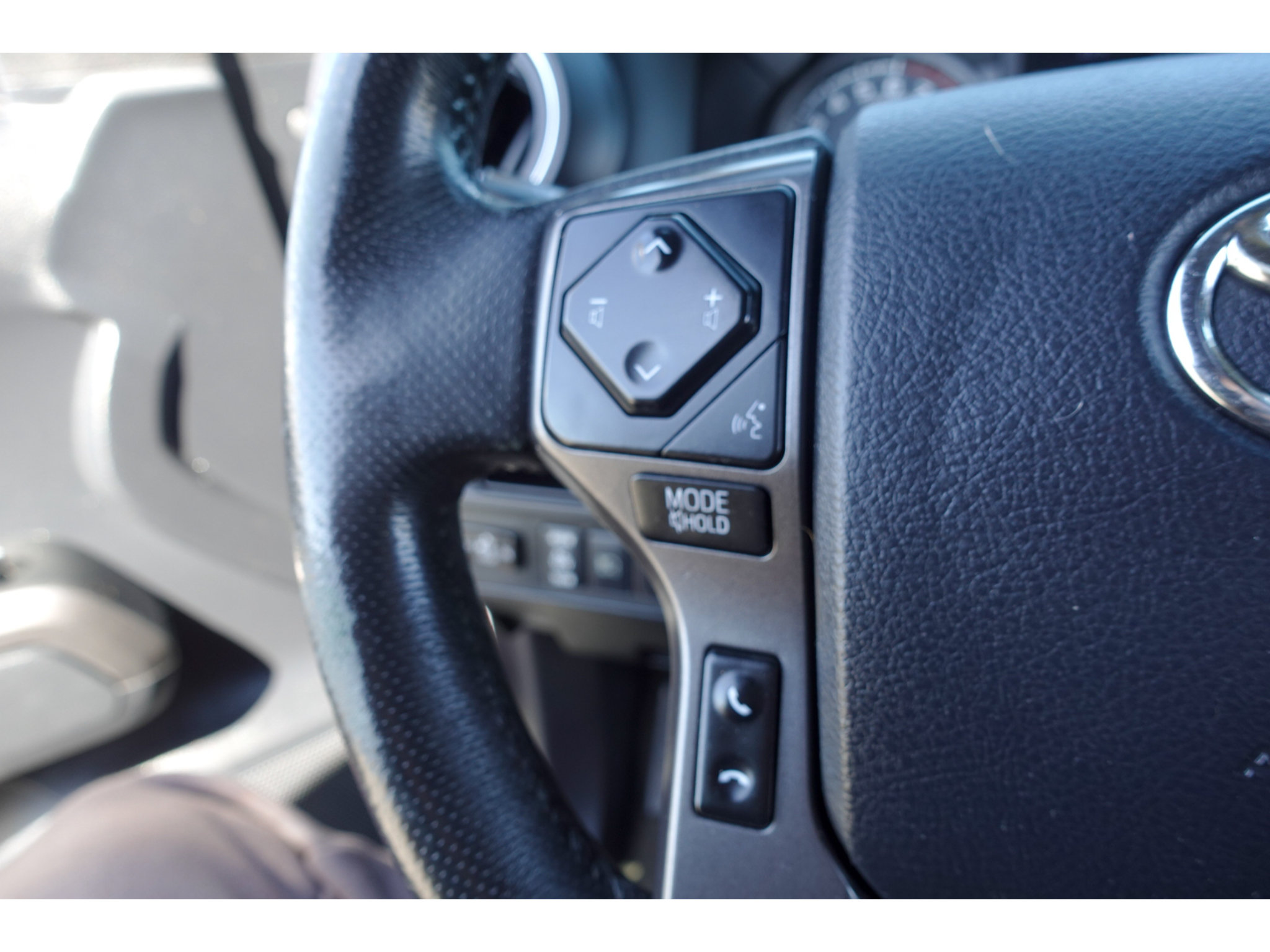 Used 2019 Toyota Tacoma TRD Off-Road w/ Technology Package AWD/4WD image 16