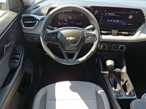 Used 2025 Chevrolet TrailBlazer LT AWD/4WD image 11