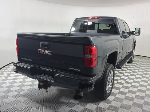 Used 2018 GMC Sierra 2500 Denali w/ Duramax Plus Package AWD/4WD image 5