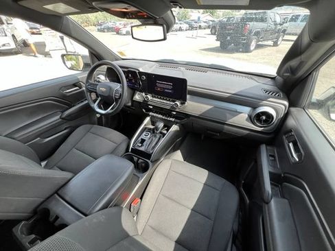 Used 2023 Chevrolet Colorado LT w/ LT Convenience Package II AWD/4WD image 18