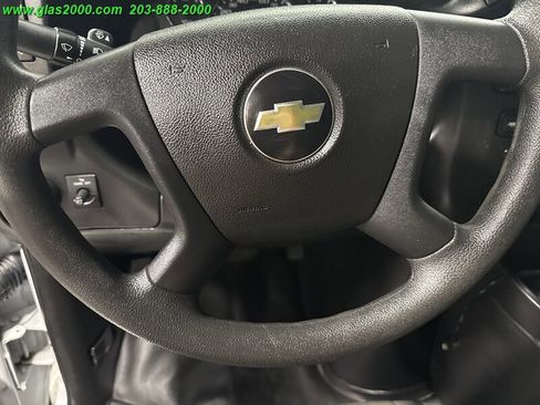 Used 2018 Chevrolet Express 2500 image 25