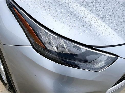 Used 2020 Toyota Highlander LE image 27