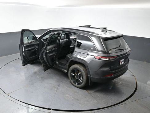 New 2026 Jeep Grand Cherokee Limited w/ Limited Altitude Package AWD/4WD image 48