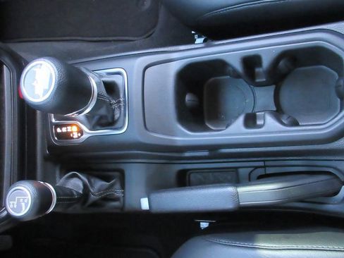 Used 2025 Jeep Wrangler Sport S image 30