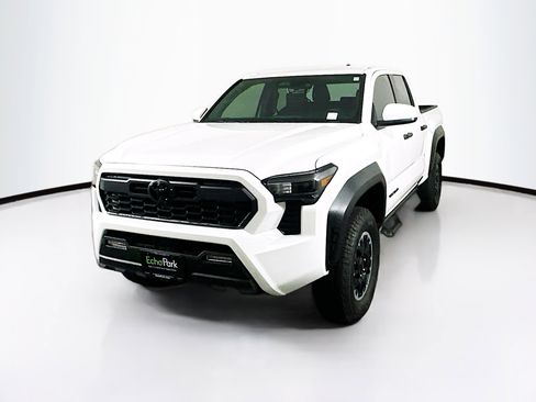 Used 2025 Toyota Tacoma TRD Off-Road AWD/4WD image 3