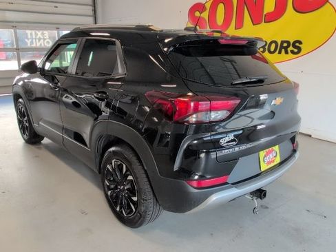 Certified 2023 Chevrolet TrailBlazer LT w/ Convenience Package FWD image 3