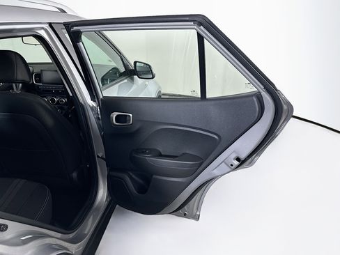 Used 2025 Hyundai Venue SEL image 30