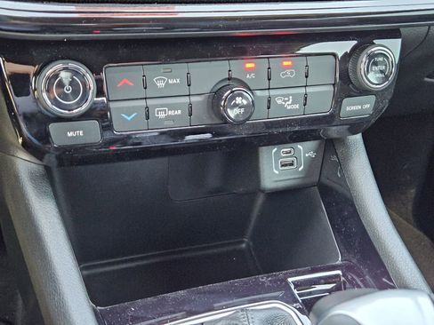 New 2026 Jeep Compass Latitude image 20