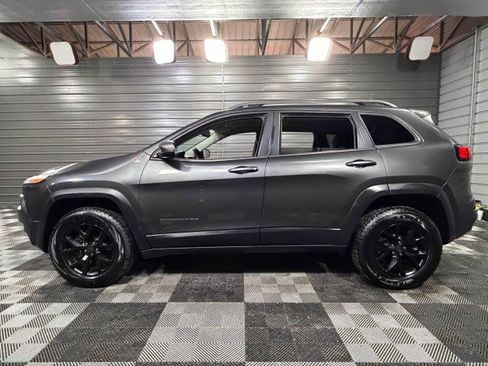 Used 2016 Jeep Cherokee Trailhawk w/ Cold Weather Group image 8