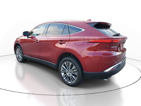 Used 2024 Toyota Venza Limited image 4