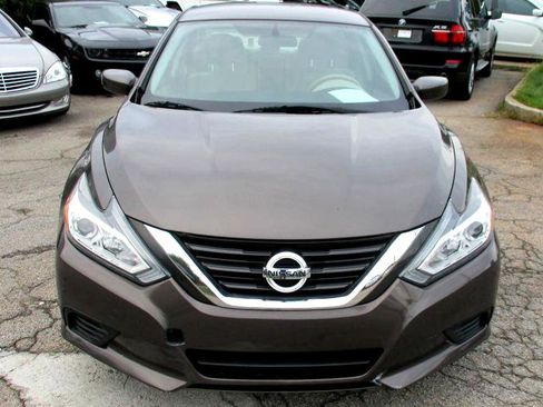 Used 2016 Nissan Altima 2.5 S w/ Power Driver Seat Package image 2