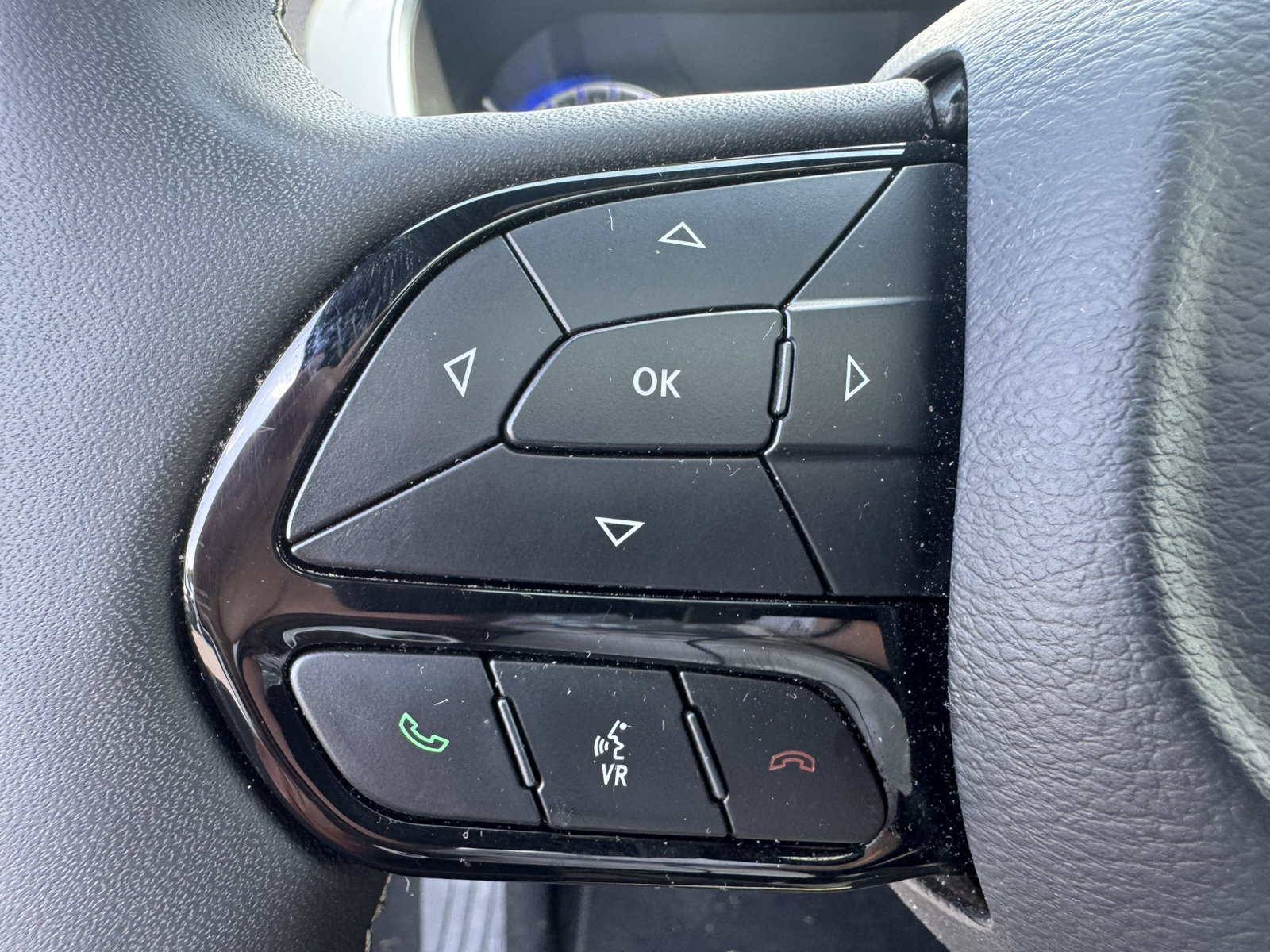 Used 2025 Chrysler Pacifica Limited FWD image 33