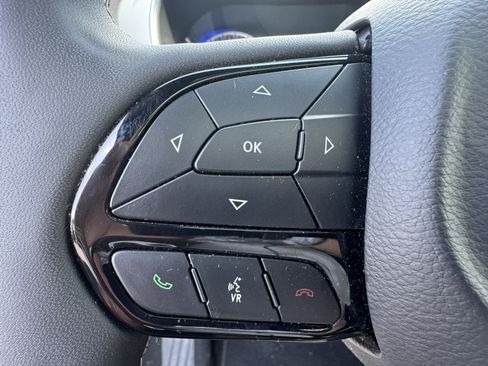 Used 2025 Chrysler Pacifica Limited FWD image 33