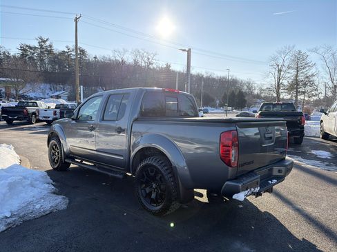 Used 2021 Nissan Frontier SV w/ Midnight Edition Floor Mats image 8