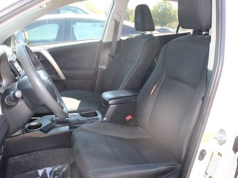 Used 2015 Toyota RAV4 LE AWD/4WD image 9