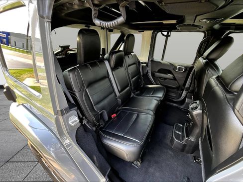 Used 2020 Jeep Wrangler Unlimited Sahara AWD/4WD image 27