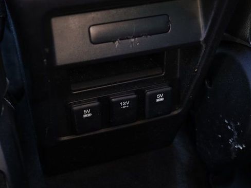 Used 2017 Land Rover Discovery Sport SE image 25