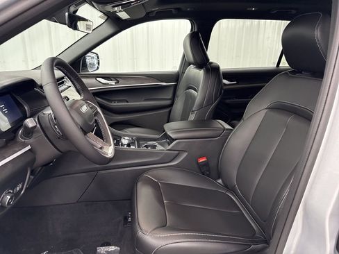 New 2025 Jeep Grand Cherokee L Limited w/ Black Appearance Package image 17