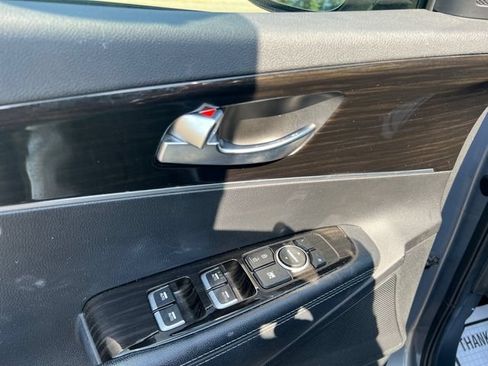 Used 2019 Kia Sorento AWD w/ LX Convenience Package image 11