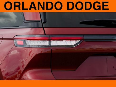 New 2025 Jeep Grand Cherokee Limited w/ Luxury Tech Group II RWD image 9