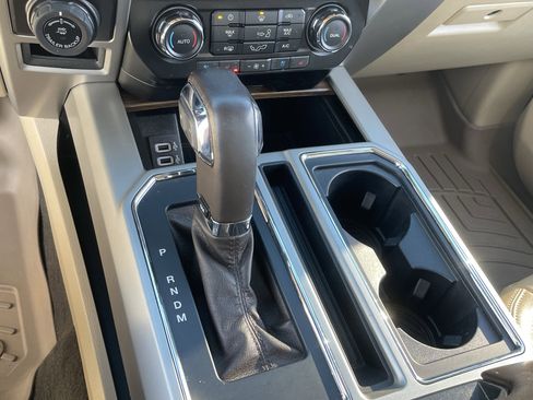 Used 2020 Ford F150 Lariat w/ Trailer Tow Package image 25