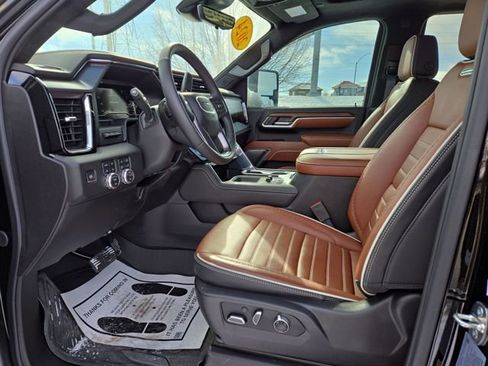 Used 2024 GMC Sierra 2500 Denali Ultimate image 2