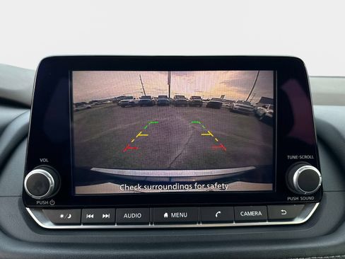 Used 2022 Nissan Rogue SV w/ SV Premium Package image 26